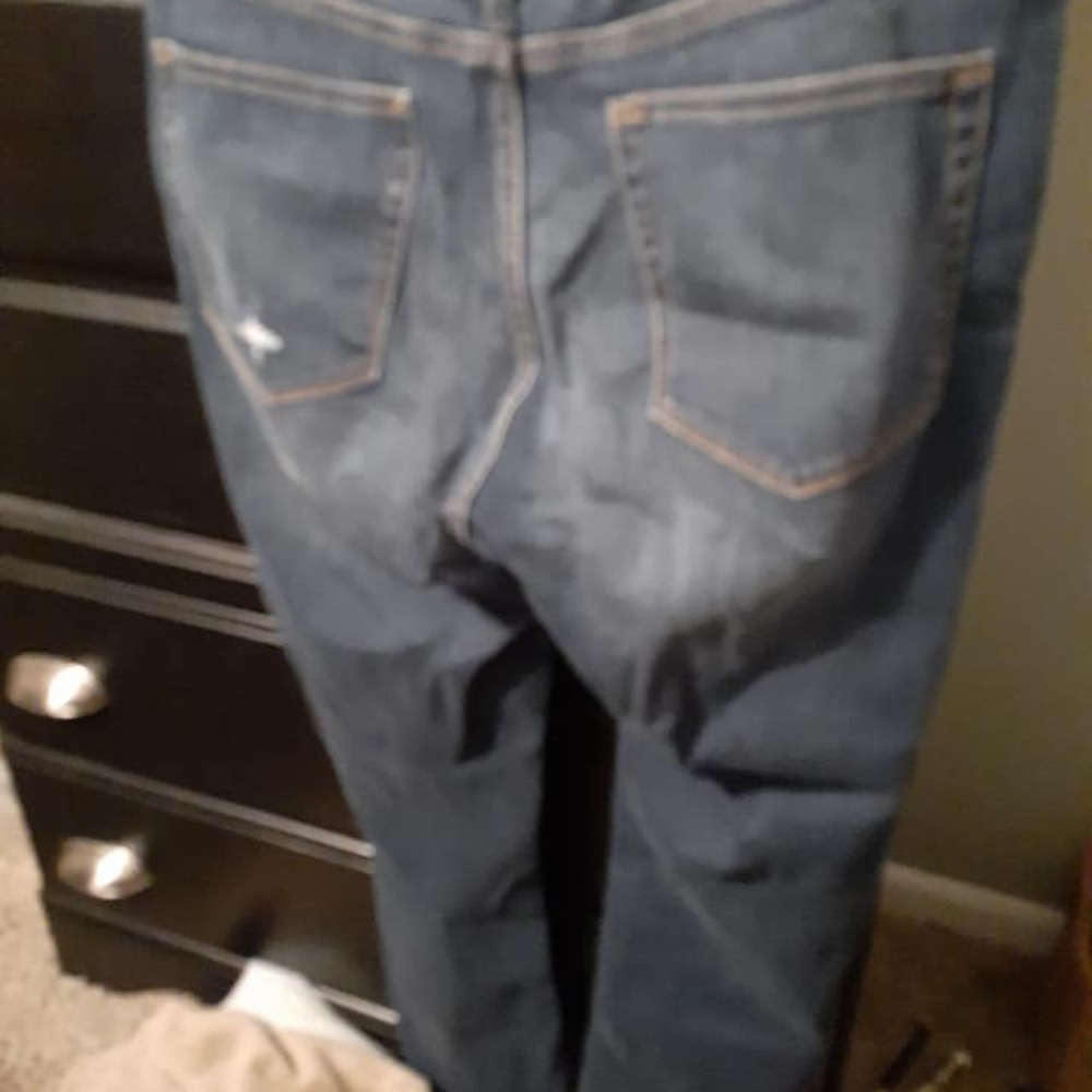 Distressed jeans - Picture 2 of 2